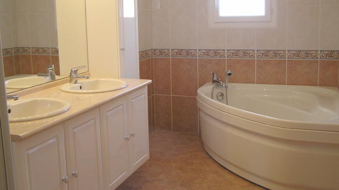 Lavender Lodge Bathroom
